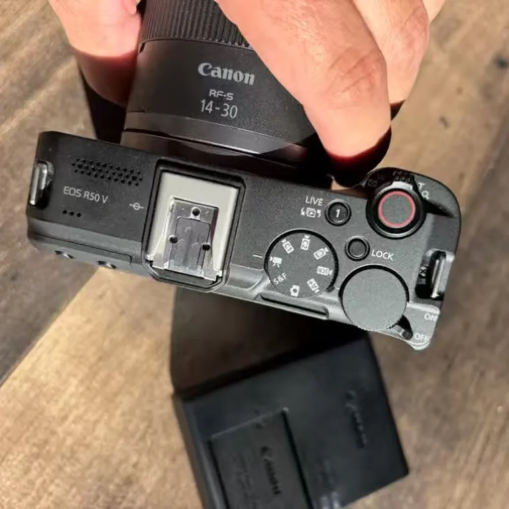 Canon Black Mirrorless Camera with 14-30mm Lens and Charger
